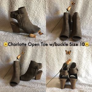 🌼Charlotte Open toe w/Buckle Size 10🌼